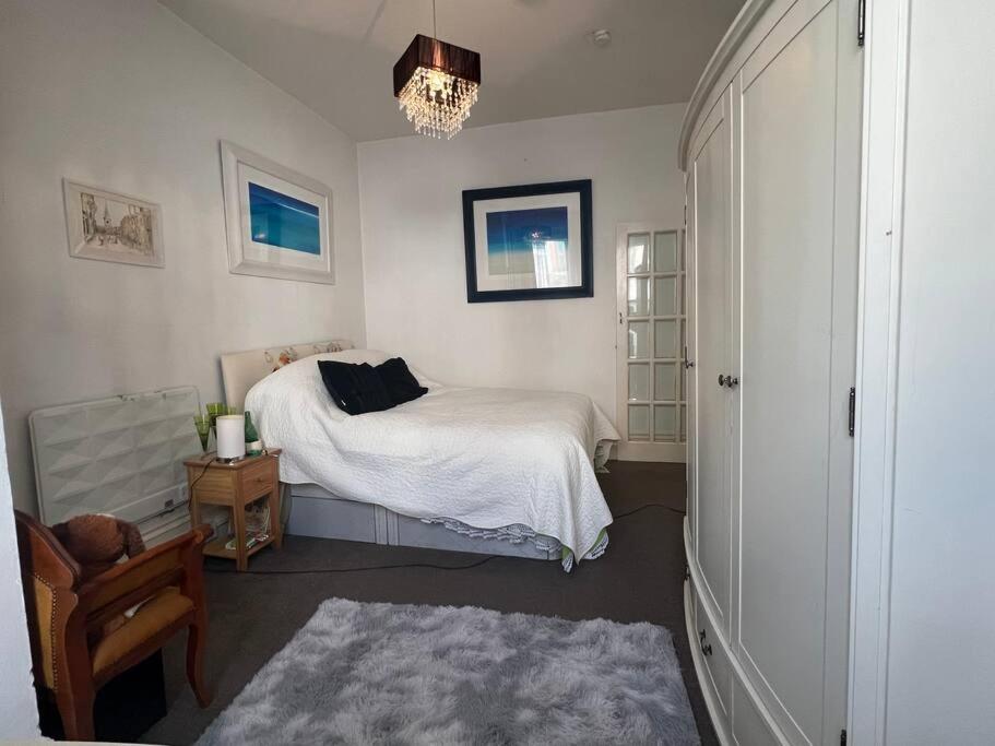 One/Two Bedroom Apartment Close To Sea & Centre Гастингс Экстерьер фото