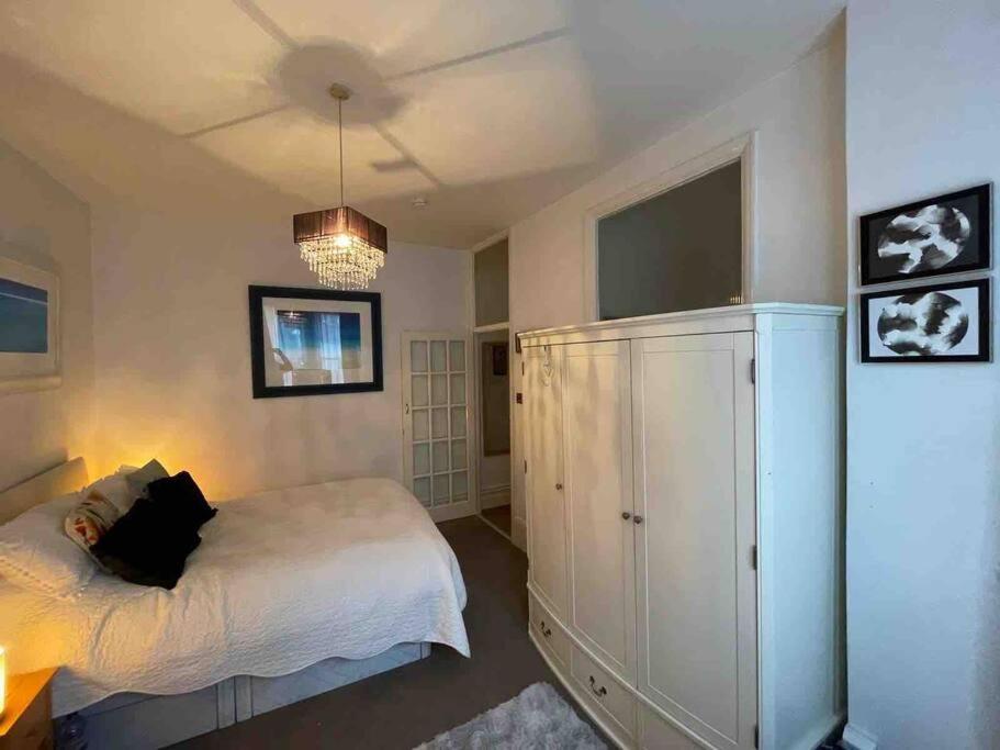 One/Two Bedroom Apartment Close To Sea & Centre Гастингс Экстерьер фото