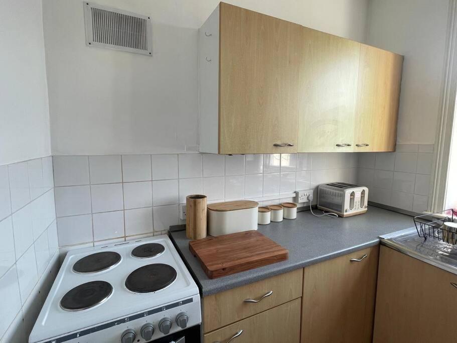 One/Two Bedroom Apartment Close To Sea & Centre Гастингс Экстерьер фото